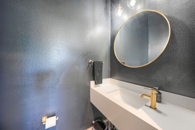 Building Photo - End Unit Townhome