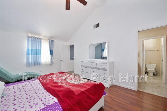 Building Photo - 8924 La Margarita Way