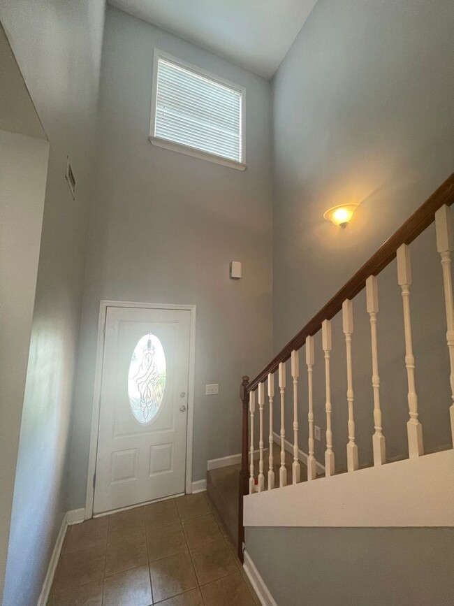 Building Photo - Eagle Landing Subdivision - Hardwood Floor...