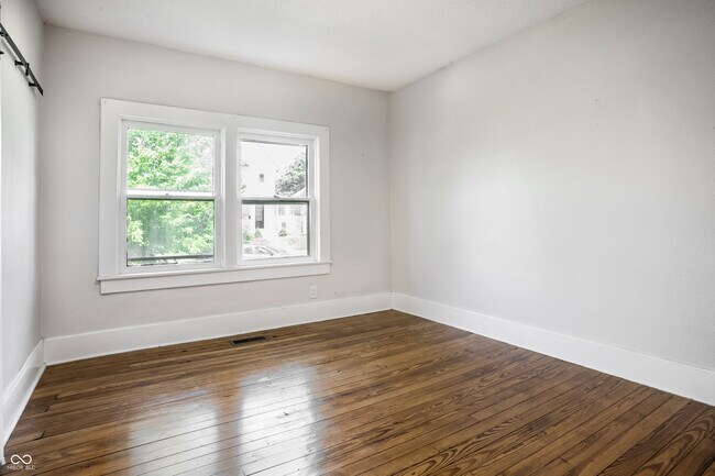 Building Photo - 207 N Hamilton Ave