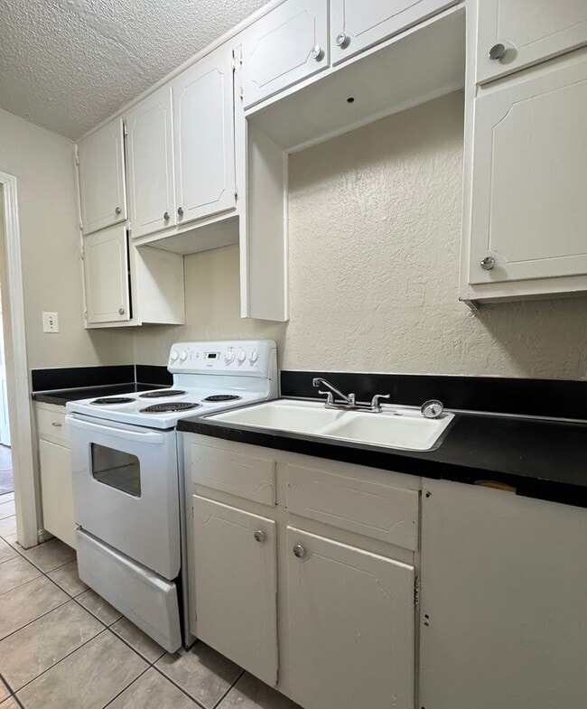 Building Photo - 1205 NW Euclid Ave