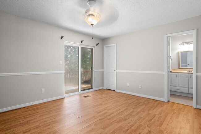 Building Photo - 3506 Parkwood Ave
