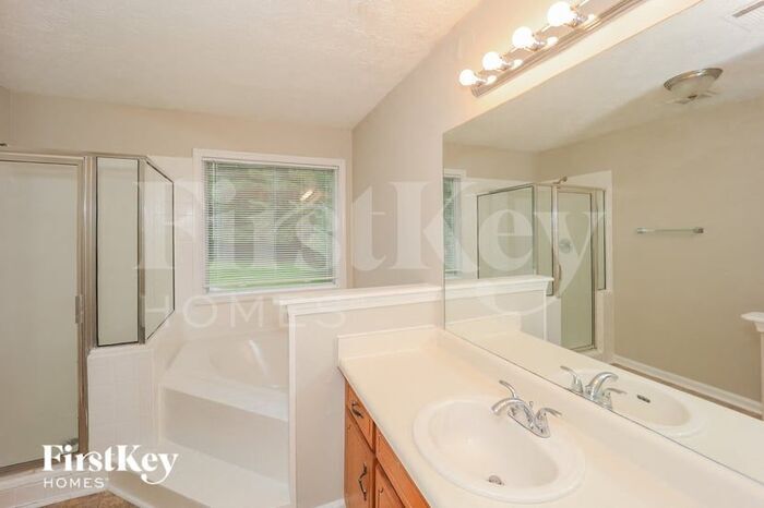 Building Photo - 11685 Heritage Dr