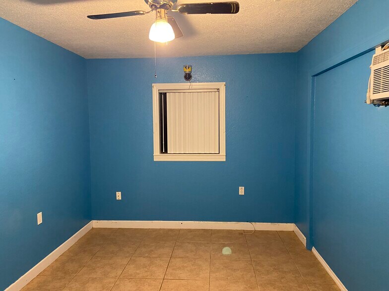 Building Photo - 2601 Bonneville Dr