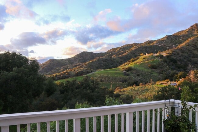 Building Photo - Ojai Views