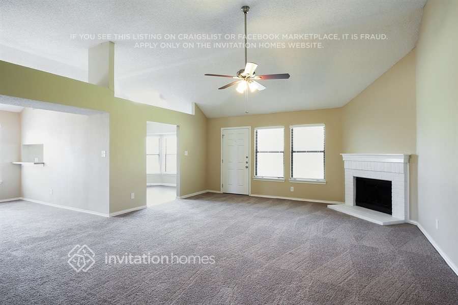 Building Photo - 4800 Hollow Tree Dr