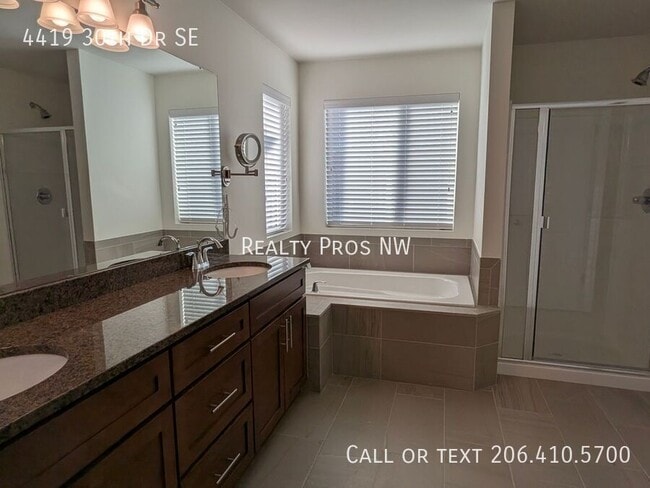 Building Photo - 4419 30th Dr SE