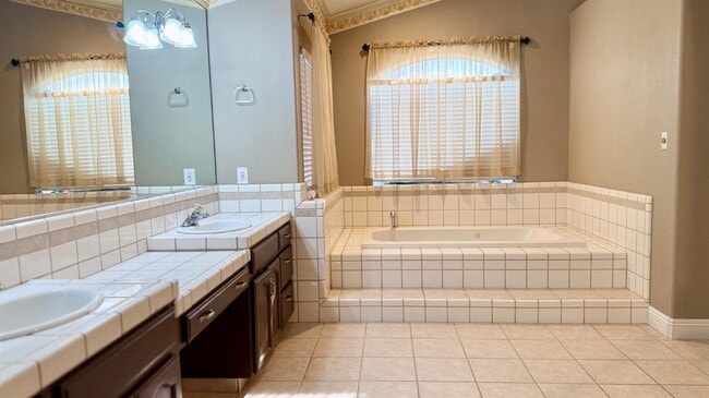 Building Photo - 960 Vista Pl