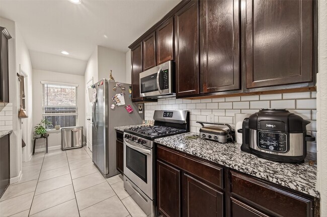 Building Photo - 18306 Pelham Holw Trl