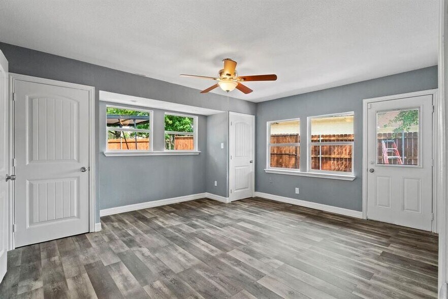 Building Photo - 1910 Danube Dr