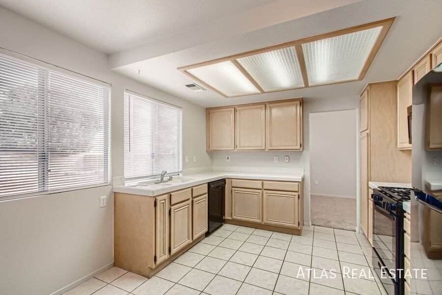 Building Photo - 4420 Vincente Ln