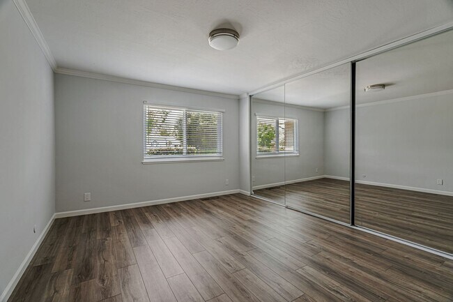 Building Photo - 652 Vasona Ave