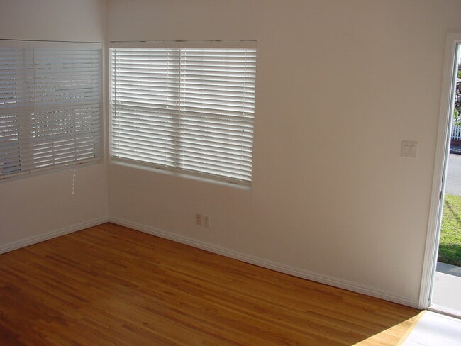 Building Photo - 1547 Del Amo Blvd
