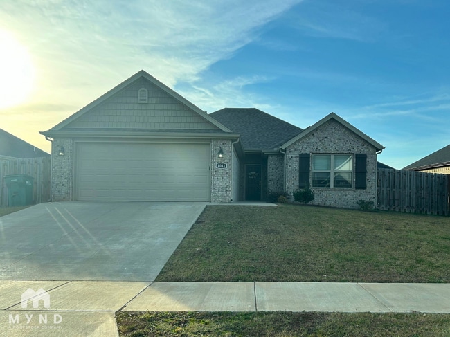 Building Photo - 1061 Lakeview Dr