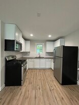 Building Photo - 533 Bluff Ct