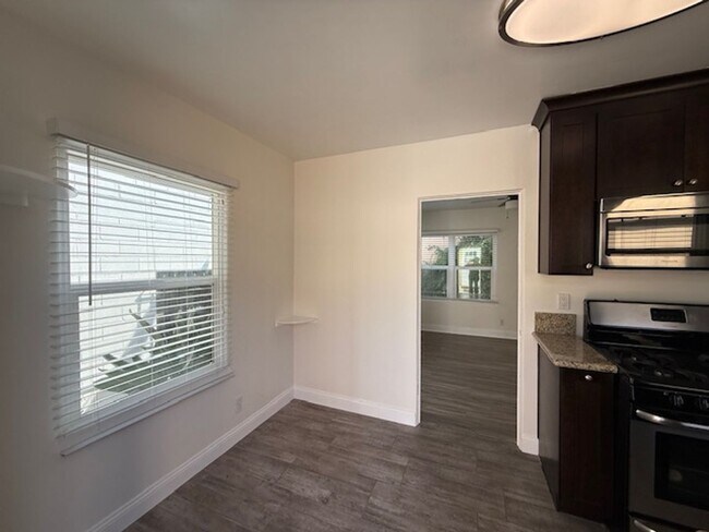 Building Photo - La Mesa Multi