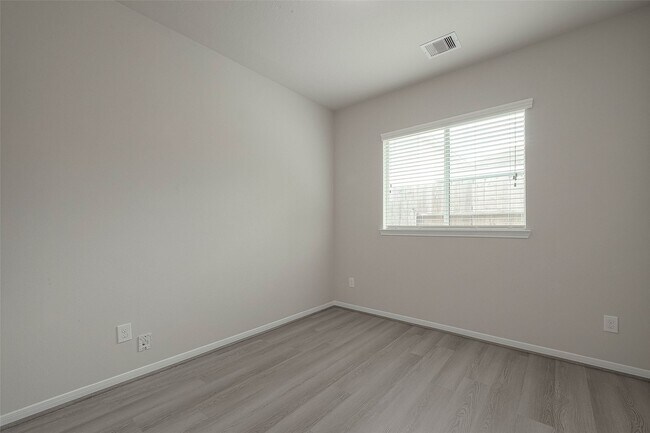 Building Photo - 3979 Mossy Spring Ln