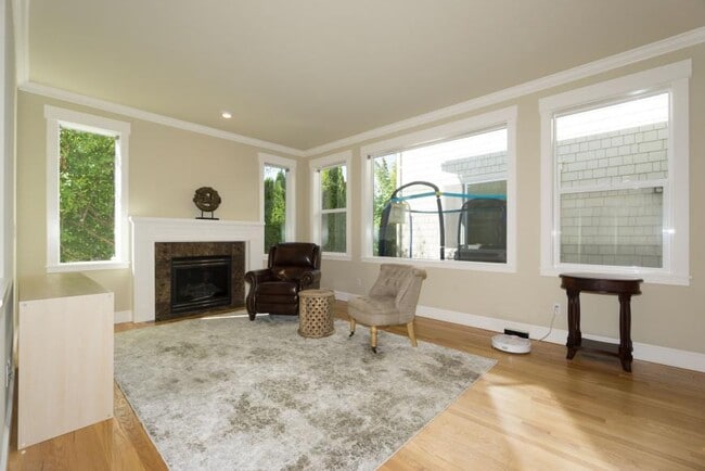 Building Photo - 4 bedroom in Newcastle WA 98059