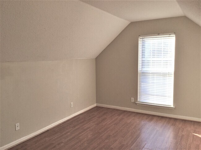 Building Photo - 509 Dresler Rd