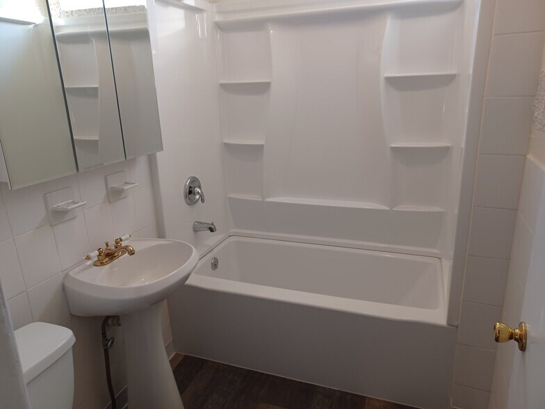 Building Photo - 306 Madison Ave