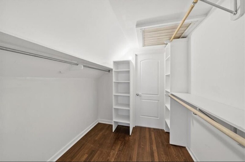 Building Photo - 3306 W 71st Terrace