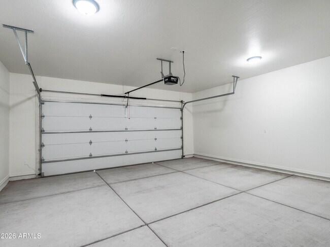 Building Photo - 11000 Cove Dr
