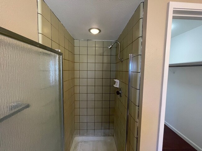 Building Photo - Single story located in East Modesto neigh...