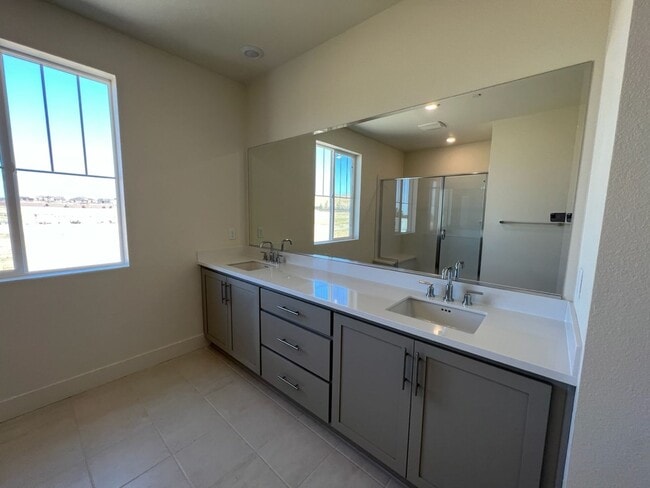 Building Photo - Newer Construction Home located in desirab...