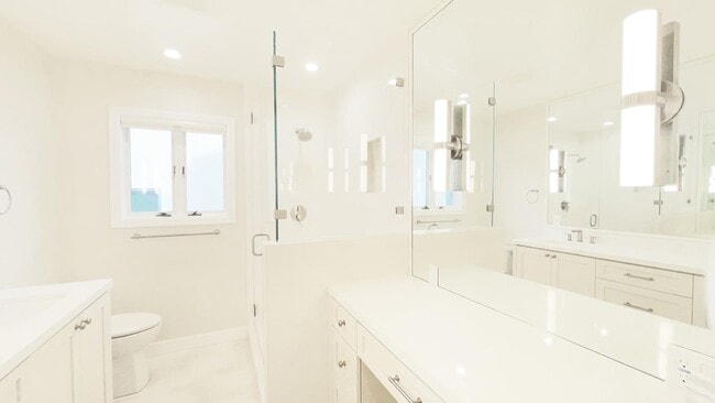 Building Photo - 1911 Easton Dr