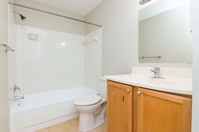 Building Photo - 2nd Floor - Recently Upgraded and Remodeled -1 Bedroom 1 Bath for Lease in Brandon, FL