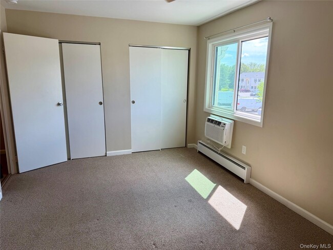 Building Photo - 19 Scarborough Ln