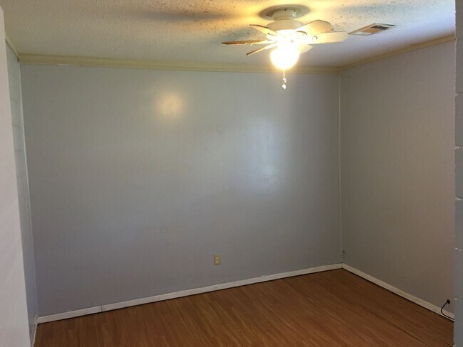 Building Photo - 8 Pinetree Apartment Rd