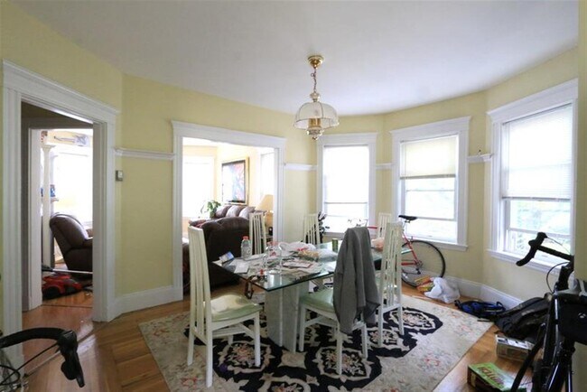 Building Photo - 19 Park Ave