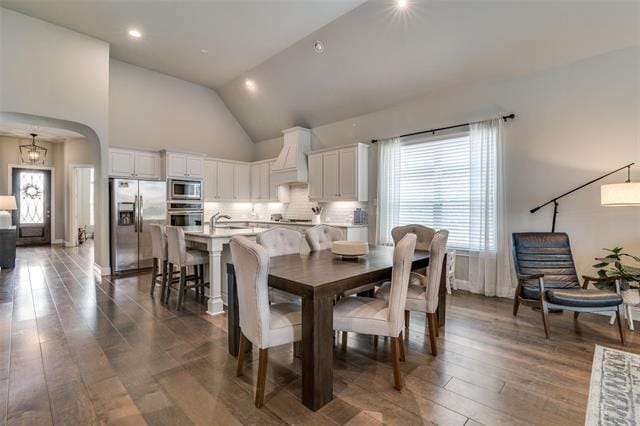 Building Photo - 613 Race Dr