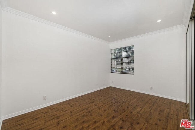 Building Photo - 2031 S Bentley Ave