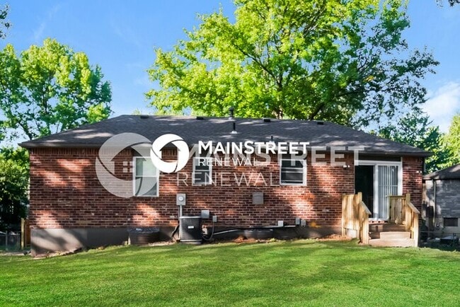 Building Photo - 3 Bedroom Pet-Friendly Home in BLUE SPRING...