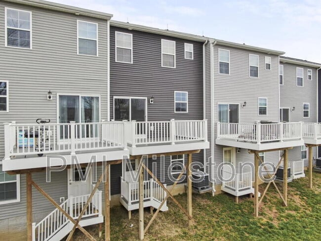 Building Photo - 11089 Gopher Dr N