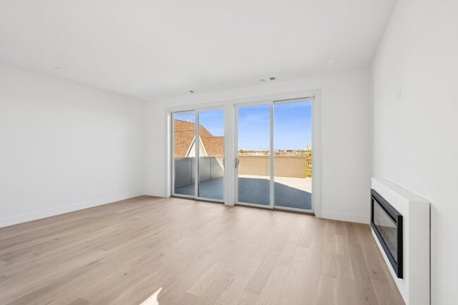 Building Photo - 2323 N Lister Ave