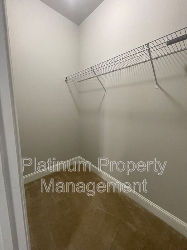 Building Photo - 5180 Mirror Lake Dr