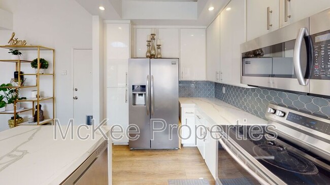 Building Photo - 1120 Acebo Corte