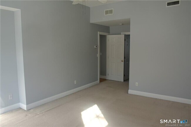 Building Photo - 1260 Cutspring Rd