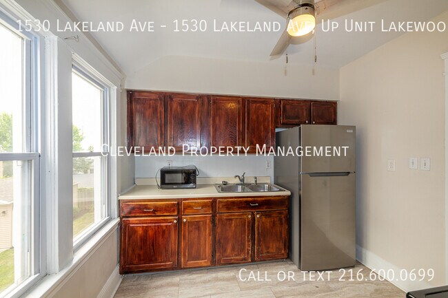 Building Photo - 1530 Lakeland Ave