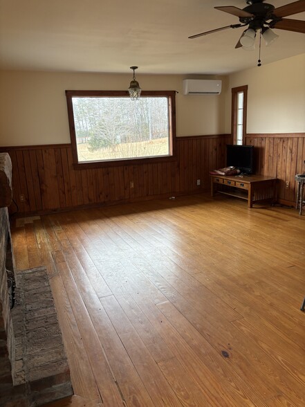 Building Photo - 288 Logan Rd