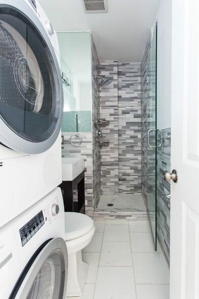 Building Photo - 232 Elizabeth St