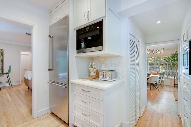 Building Photo - 4131 Lybyer Ave