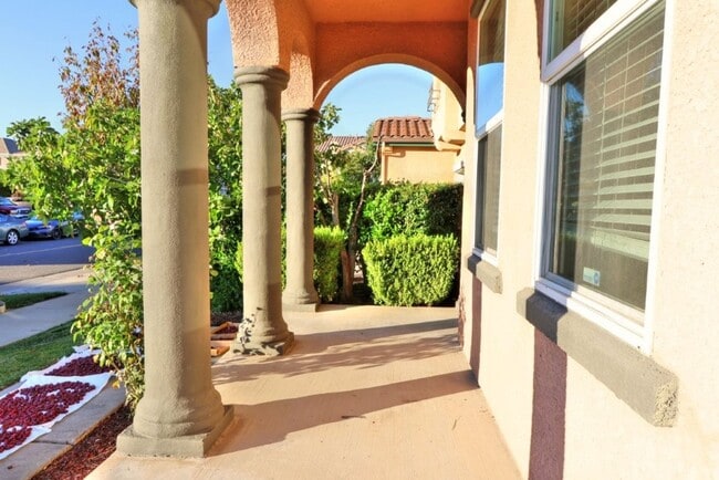 Building Photo - Beautiful 4 Bed 3 full bath Natomas Home!!