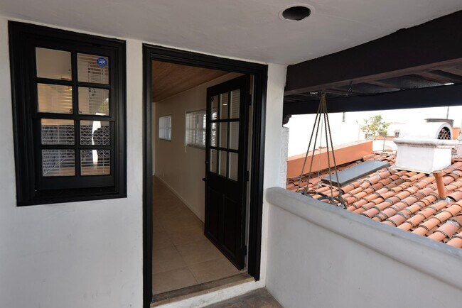 Building Photo - 314 Avenida de la Estrella