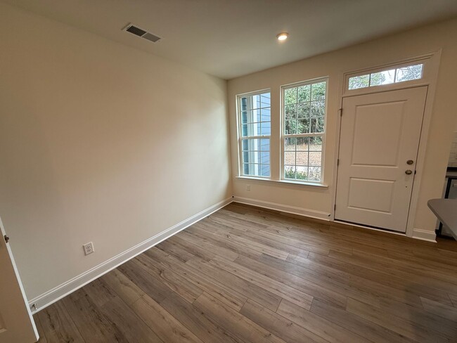 Building Photo - Brand New Townhome in Uptown Charlotte!