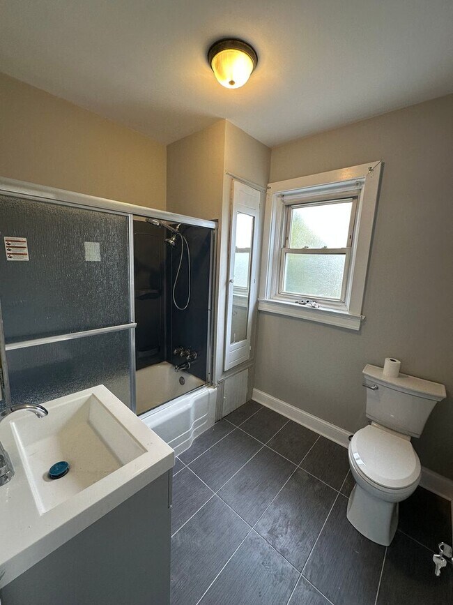 Building Photo - Beautifully Renovated 3-Bedroom Twin Home ...