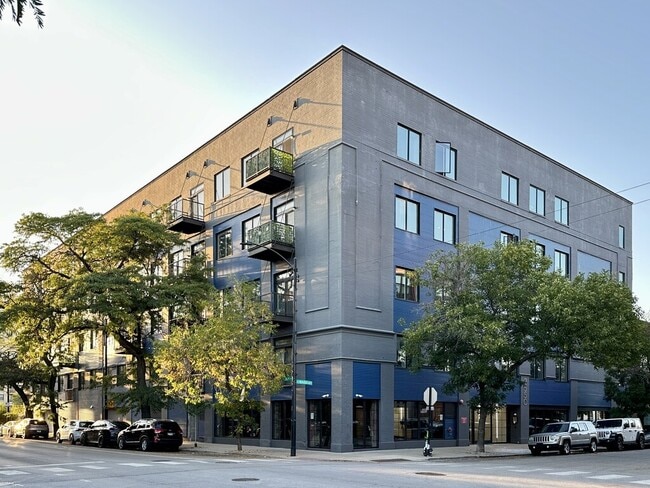Building Photo - 2550 S Wabash Ave
